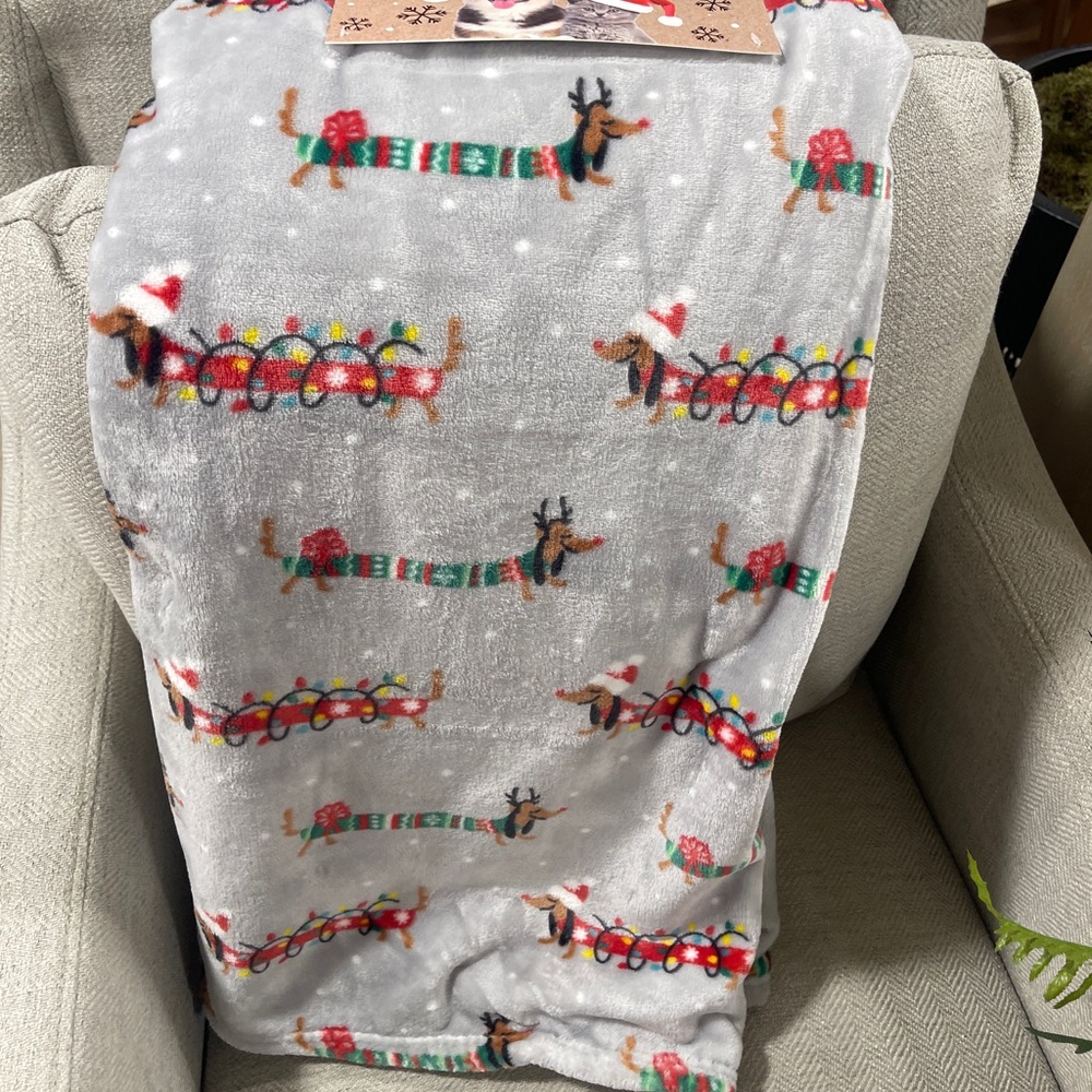 Holiday Christmas Dachshunds in Holiday Outfits Grey Plush Blanket NWT 50”x70”